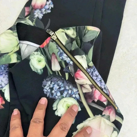 Ted Baker Baynar Kensington Floral Ankle Grazer Trouser Pants in Black size 2 - Picture 8 of 13